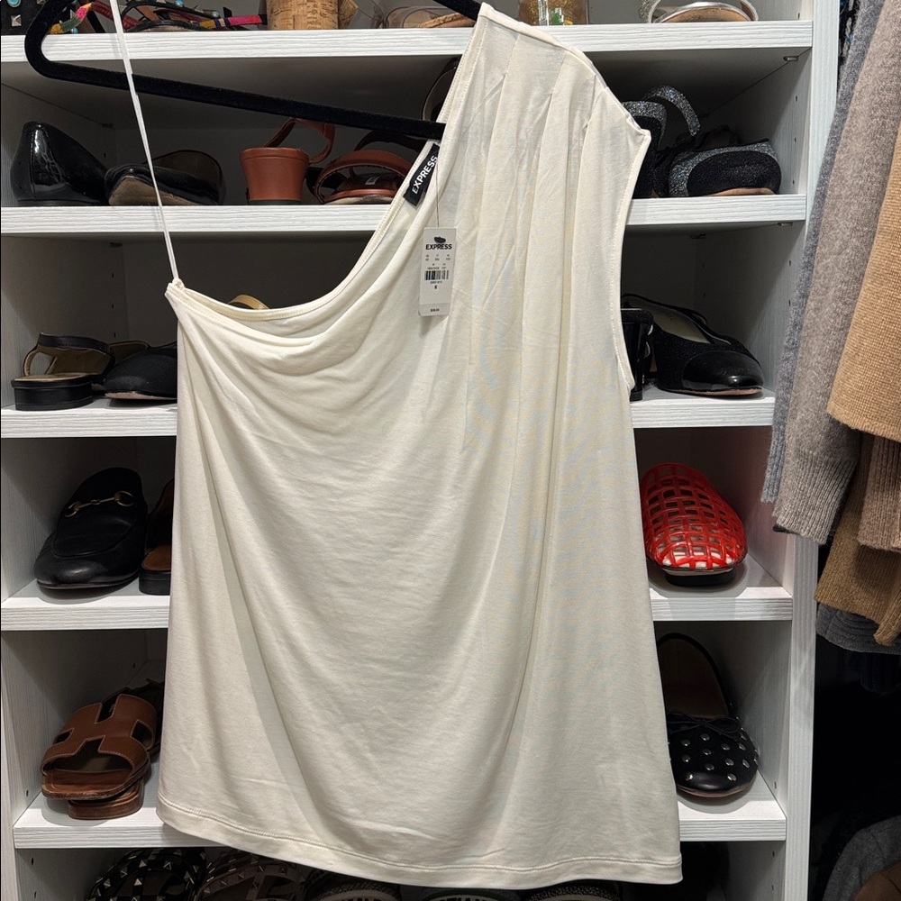2 One Shoulder Tops Ruffle - Picture 2 of 5